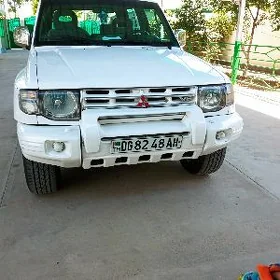 Mitsubishi Pajero 2000