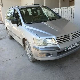Mitsubishi Chariot 2003