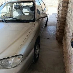 Kia Sephia 2000