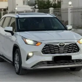 Toyota Highlander 2021