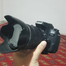 Canon D77
