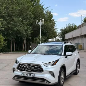 Toyota Highlander 2021
