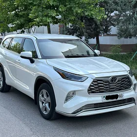 Toyota Highlander 2021
