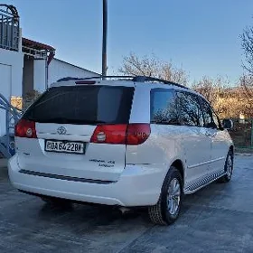 Toyota Sienna 2004