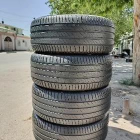 235 45 18 Michelin Primacy 4