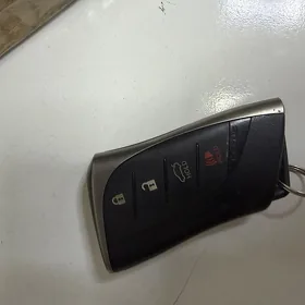 pult lexus es 2021