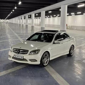 Mercedes-Benz C300 2011