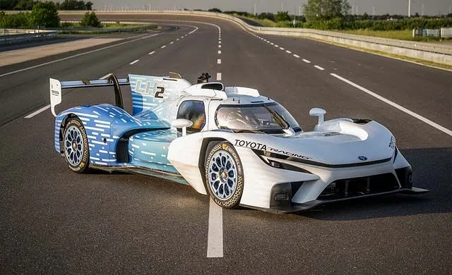 Toyota TR LH2 suwuk wodorodly prototipi Le-Manyň ýaryş ýoluna çykar - img 2