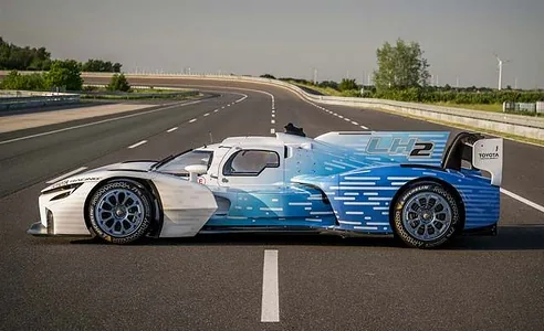 Toyota TR LH2 suwuk wodorodly prototipi Le-Manyň ýaryş ýoluna çykar