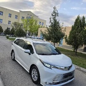 Toyota Sienna 2022