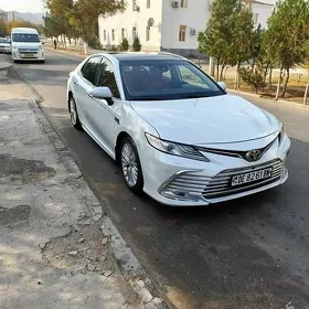 Toyota Camry 2019
