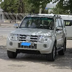 Mitsubishi Pajero 2013