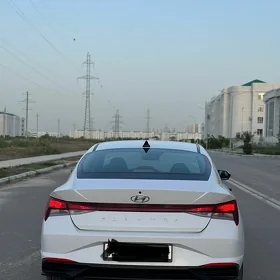Hyundai Elantra 2022