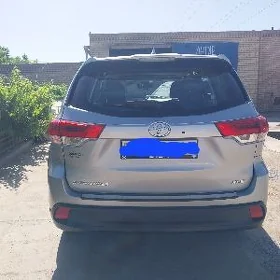 Toyota Highlander 2017