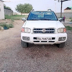Nissan Pathfinder 1999