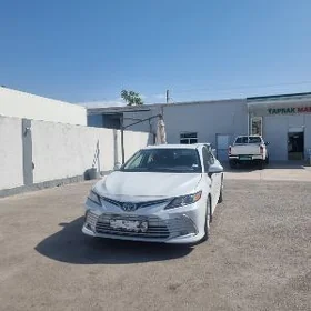 Toyota Camry 2021