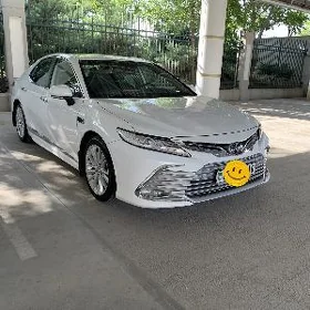 Toyota Camry 2021