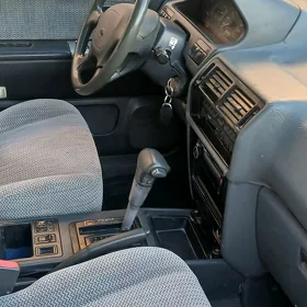 Mitsubishi Chariot 1993