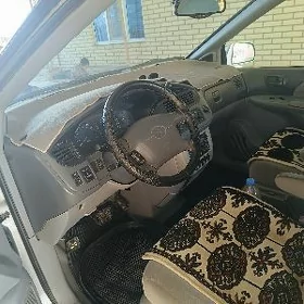 Toyota Sienna 2003