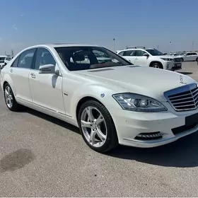 Mercedes-Benz S-Class 2011