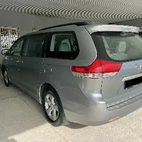 Toyota Sienna 2012