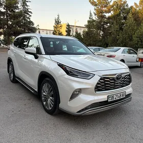 Toyota Highlander 2021
