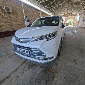 Toyota Sienna 2024