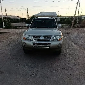 Mitsubishi Pajero 2005
