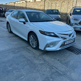 Toyota Camry 2021