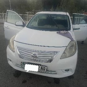 Nissan Versa 2012