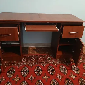 Okuwçy stol