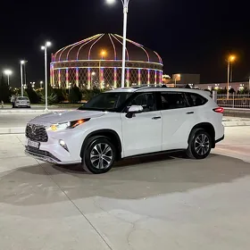 Toyota Highlander 2021