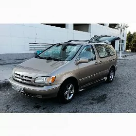Toyota Sienna 1999