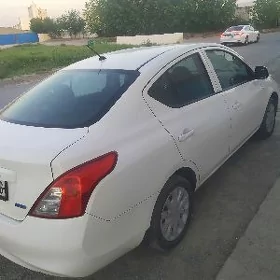Nissan Versa 2013