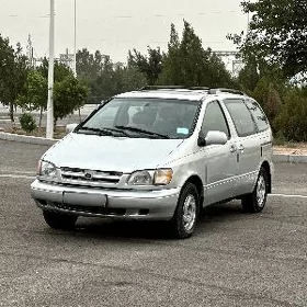 Toyota Sienna 1999