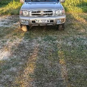 Nissan Pathfinder 2000