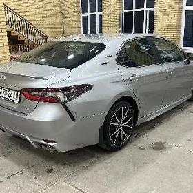 Toyota Camry 2021