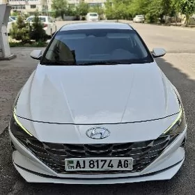 Hyundai Elantra 2022