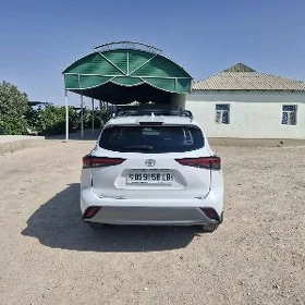 Toyota Highlander 2021