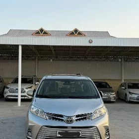Toyota Sienna 2019