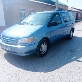 Toyota Sienna 2002
