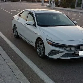 Hyundai Elantra 2025