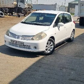 Nissan Tiida 2005