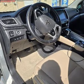 Mitsubishi Montero Sport 2023