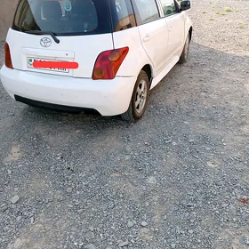 Toyota XA 2004