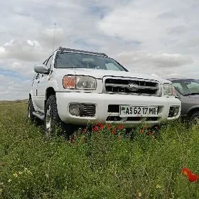 Nissan Pathfinder 2000