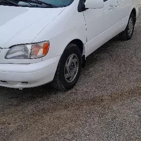 Toyota Sienna 2003