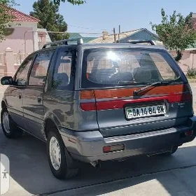 Mitsubishi Chariot 1992