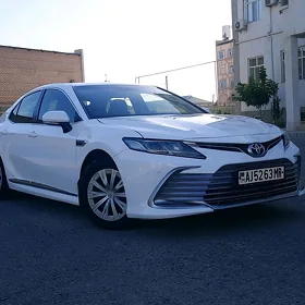 Toyota Camry 2021