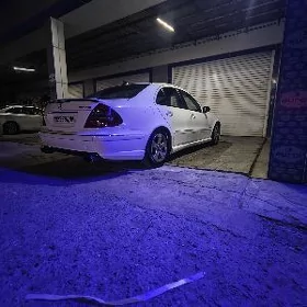 Mercedes-Benz E320 2004